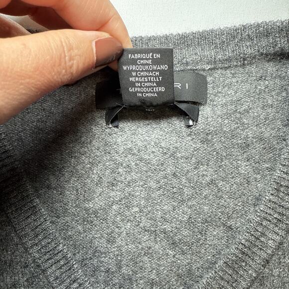 Tahari Gray 100% 2-Ply Cashmere V Neck Knit Sweater Womens Size Medium EUC - Picture 3 of 15